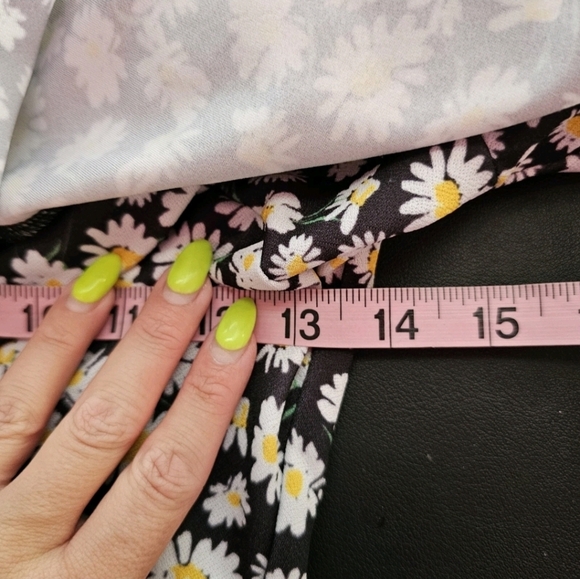 Asos • Ruffle‎ Daisy Dress - Picture 10 of 12